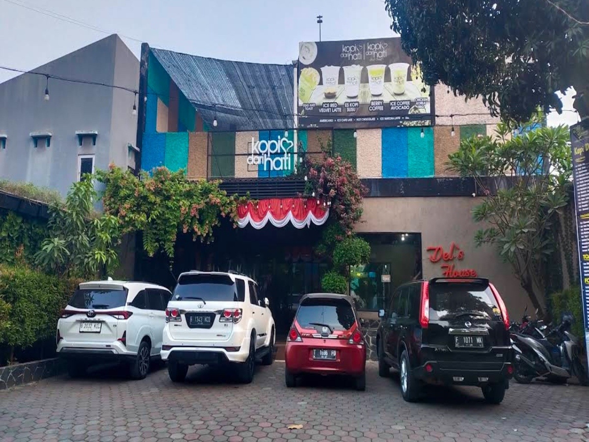 Dels House Cafe & Eatery - Kopi Dari Hati