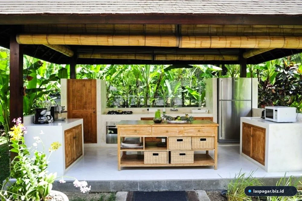 Tantangan Dapur Tropis Indonesia: Mengapa Kabinet Kayu Sering Gagal? - Inspirasi Las Pagar