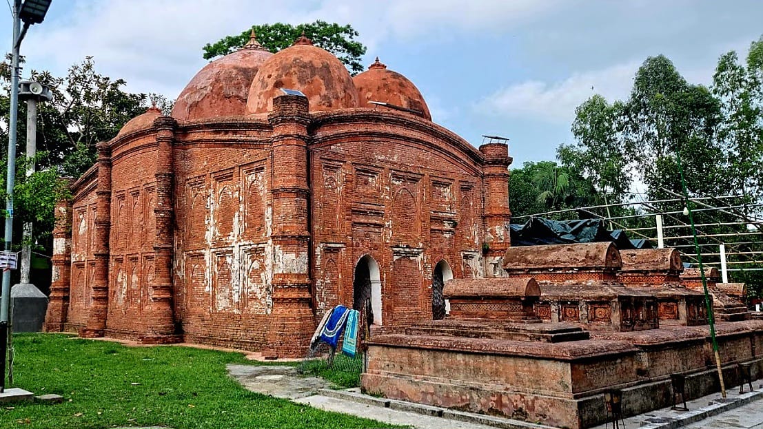 অষ্টগ্রামে প্রাচীন স্থাপত্যের নিদর্শন 'কুতুব শাহ্ মসজিদ'
