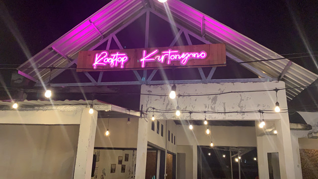 Rooftop Kartonyono