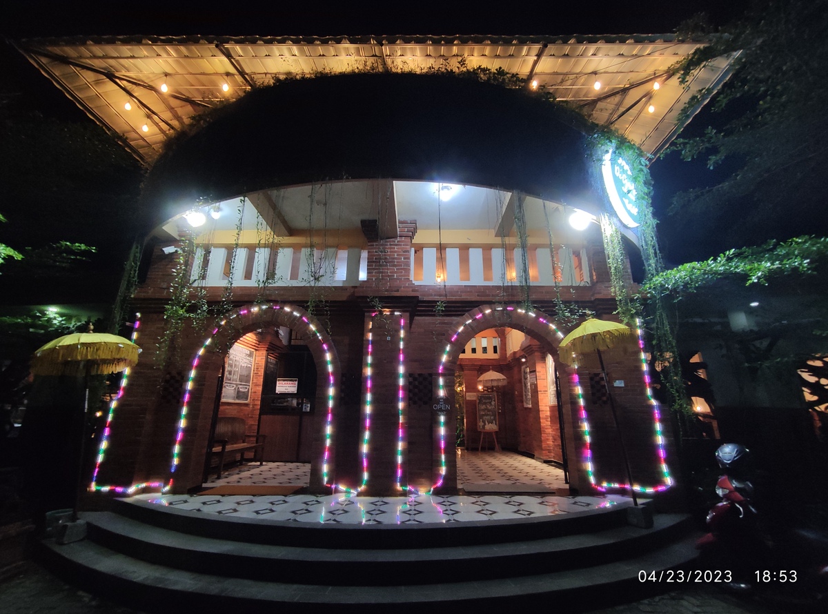 De Garden Cafe & Resto