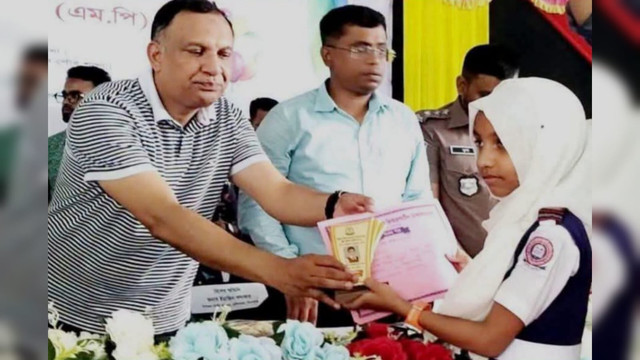 কুলিয়ারচরে বৃত্তিপ্রাপ্ত শিক্ষার্থীদের মাঝে পুরস্কার বিতরণ