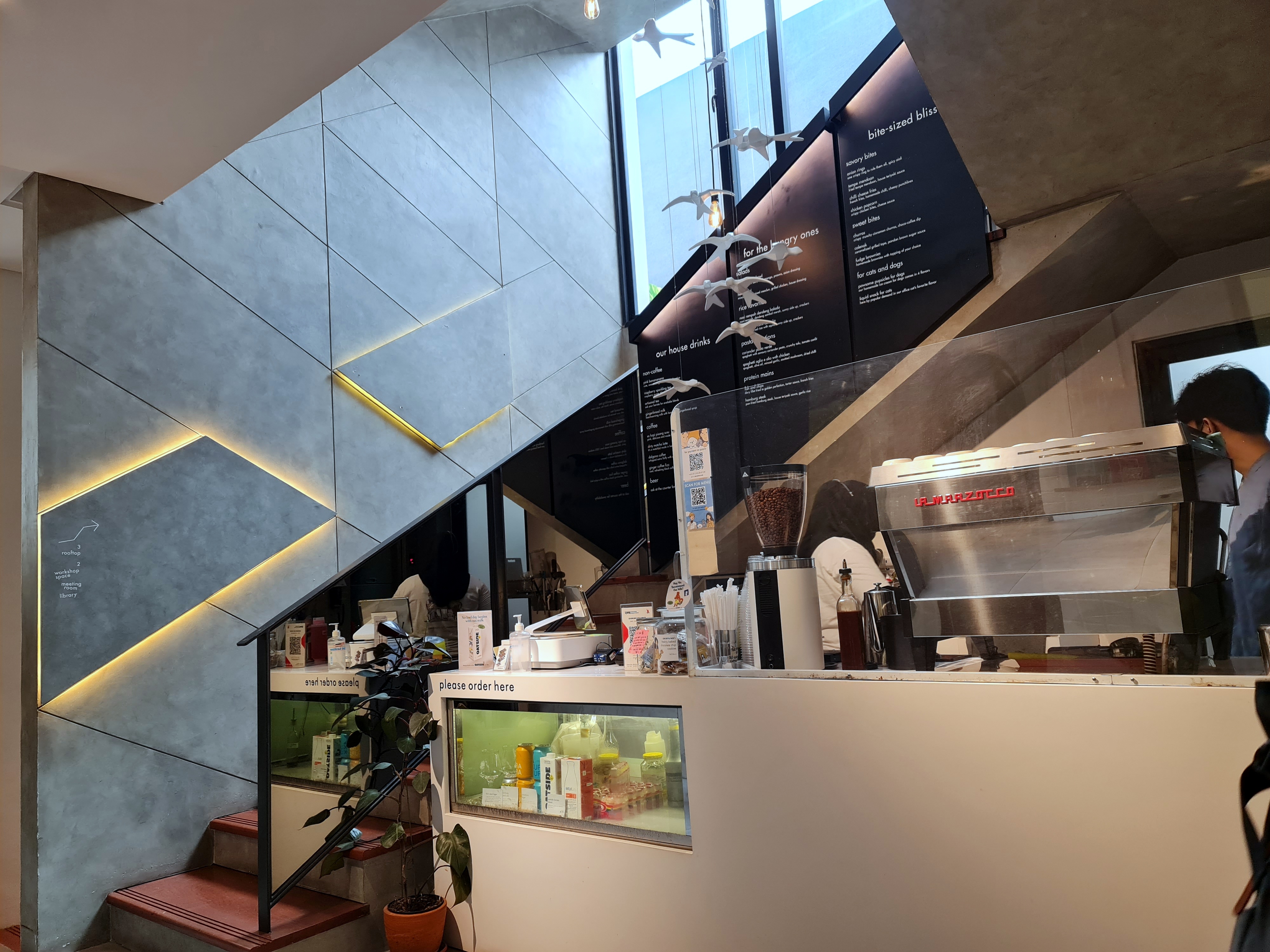Cecemuwe Cafe and Space - Senayan