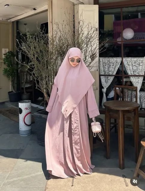 Shebila & Aqila Abaya - Look 4