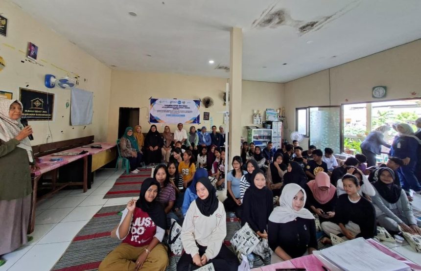 Dosen dan Mahasiswa Poltekkes Kemenkes Semarang Edukasi Remaja Putri Cegah Keputihan Sejak Dini