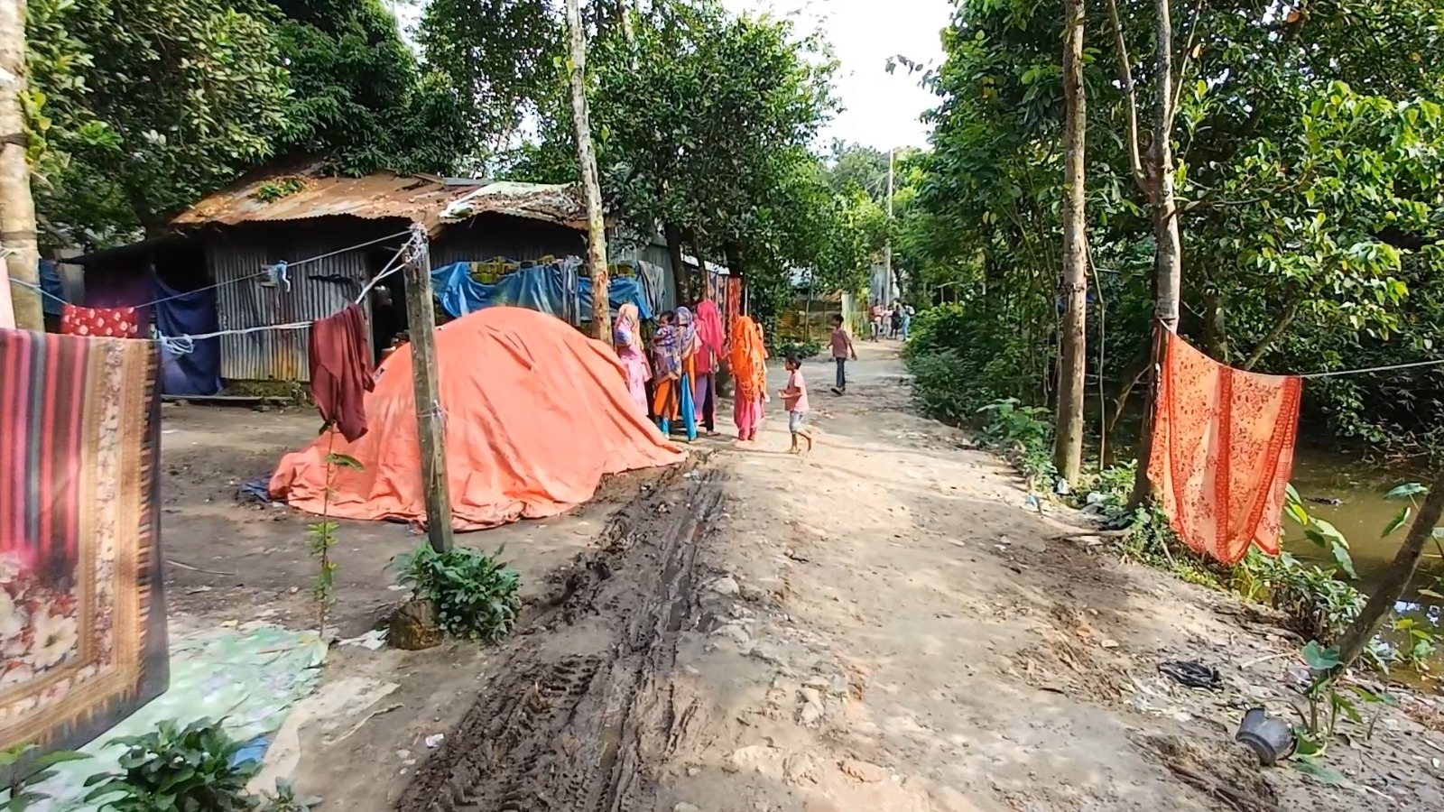 কটিয়াদীতে মাদকের টাকা জোগাড়ের জন্য ৪ পরিবারের ৫ সন্তান বিক্রি