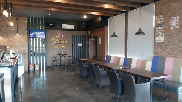 La Costa Cafe and Restaurant