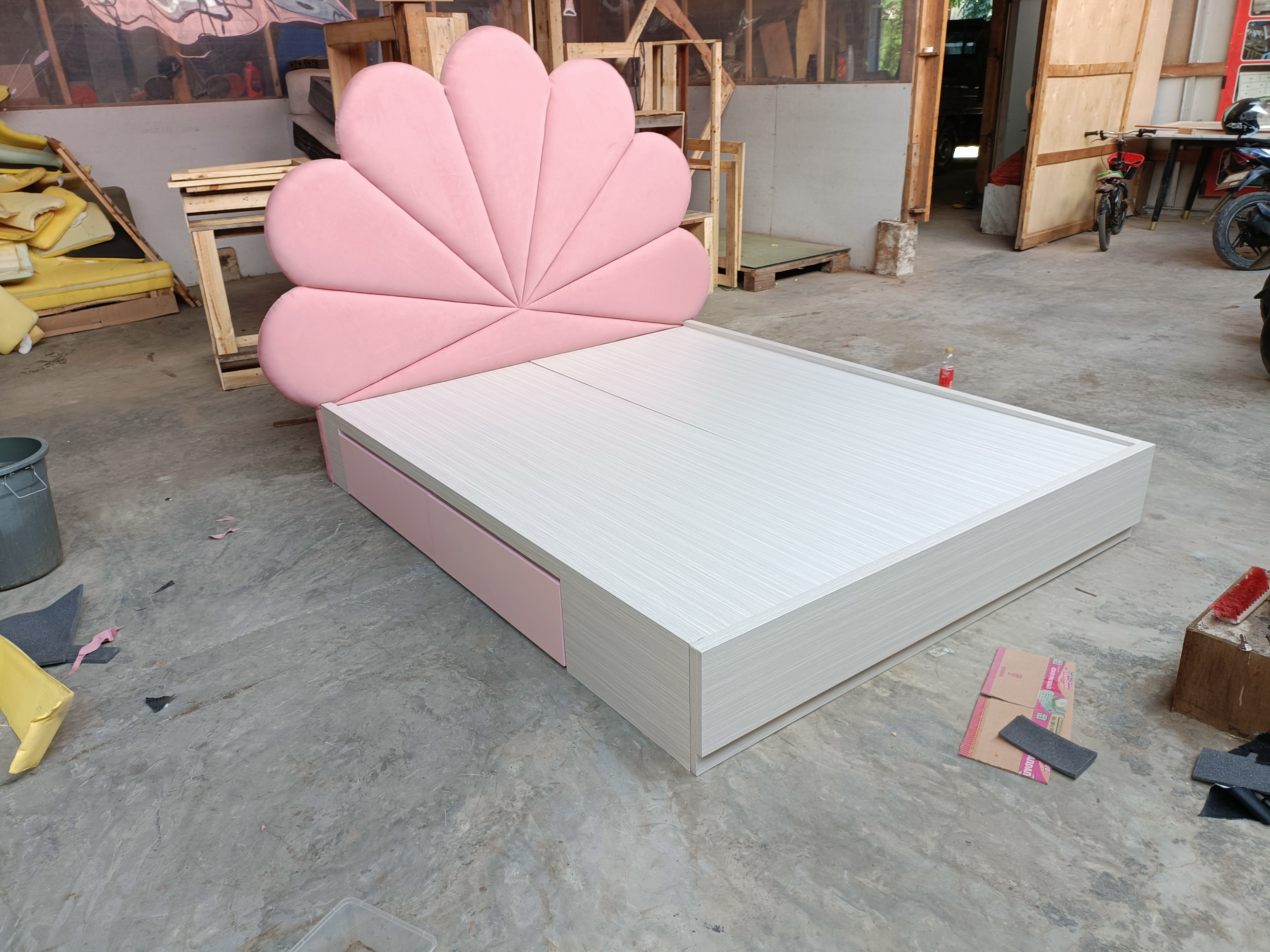 Tempat Tidur custom hasil pengerjaan Sofa Depok by Yenia