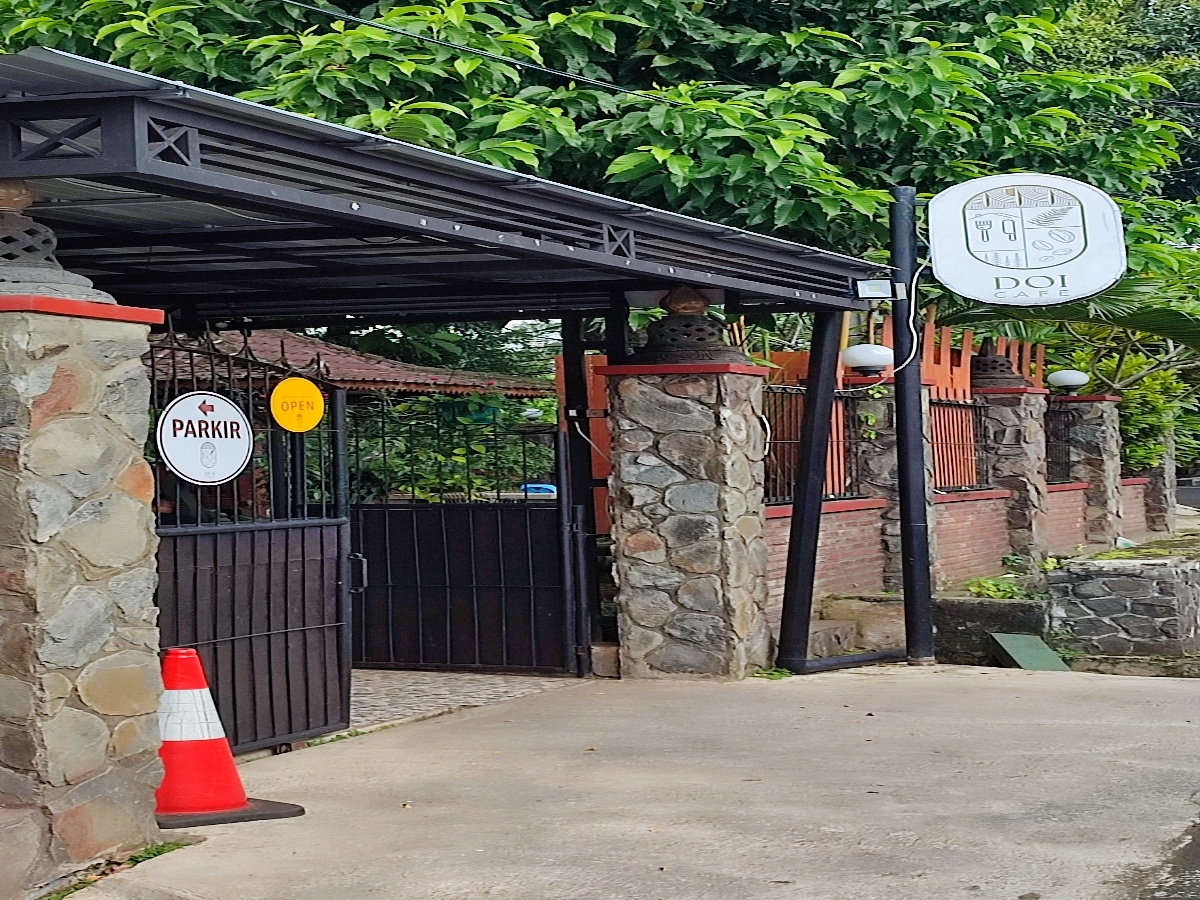 Doi Cafe Coffee & Kitchen