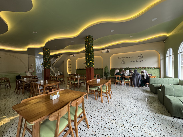 CLOVER Cafe & Resto