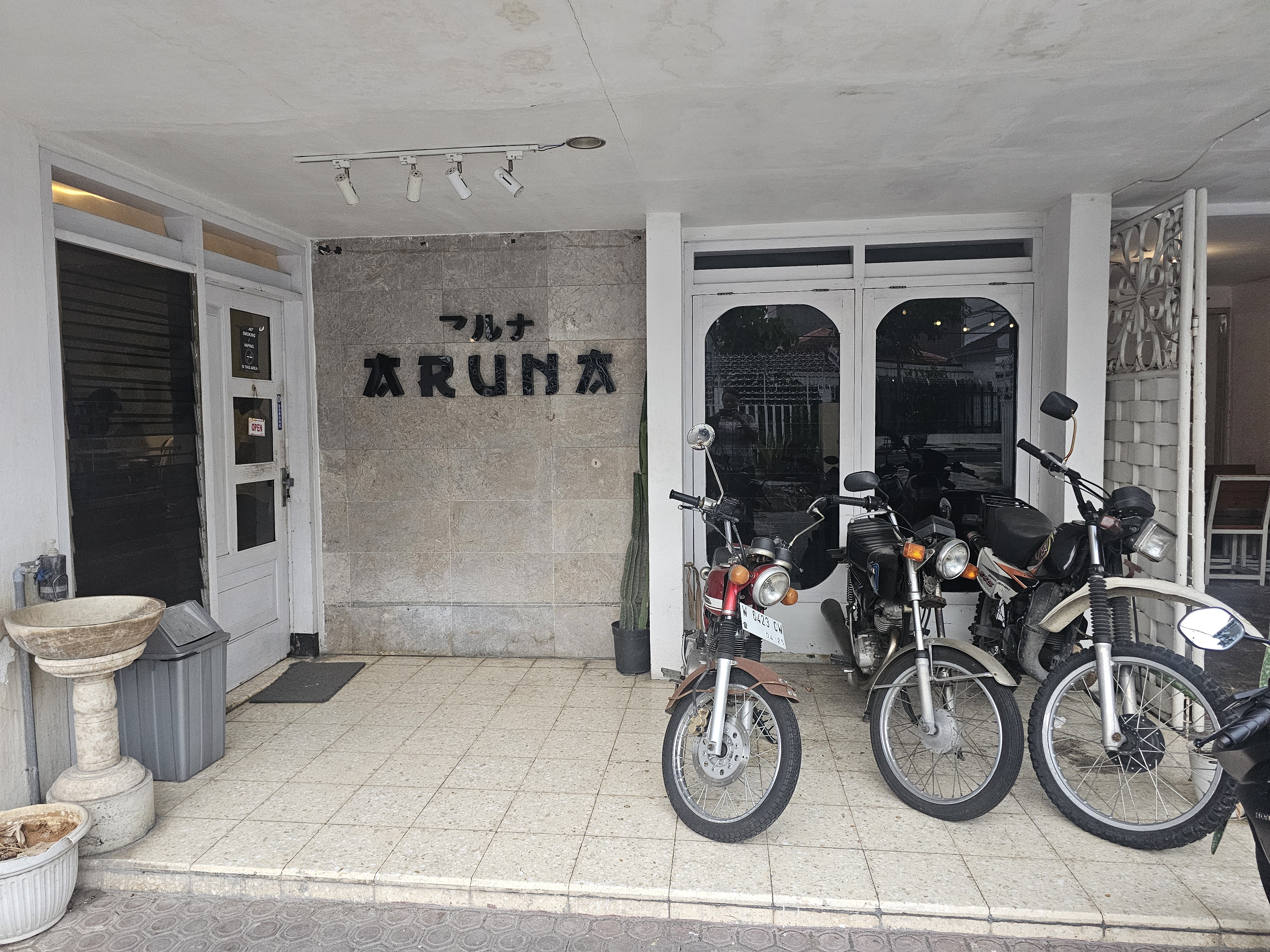 aruna coffee house