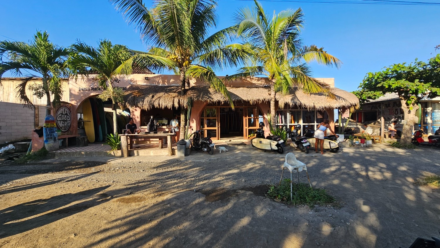 The Holy Tree Kitchen, Coffee & Surfshop