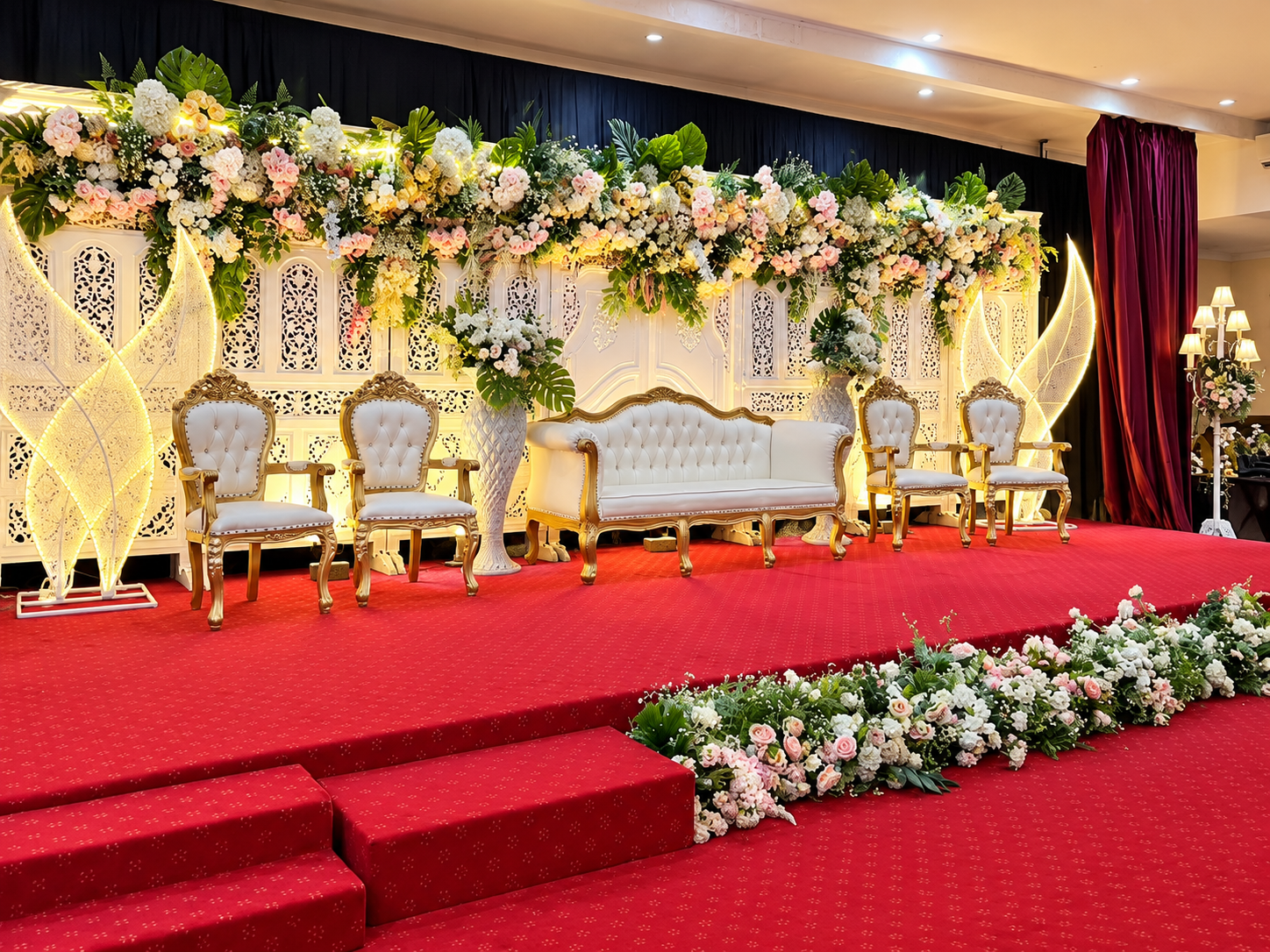 Panggung Pelaminan Wedding Hall Raja Sunda