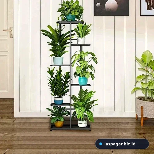 7 desain rak pot besi bertingkat untuk teras rumah type 36