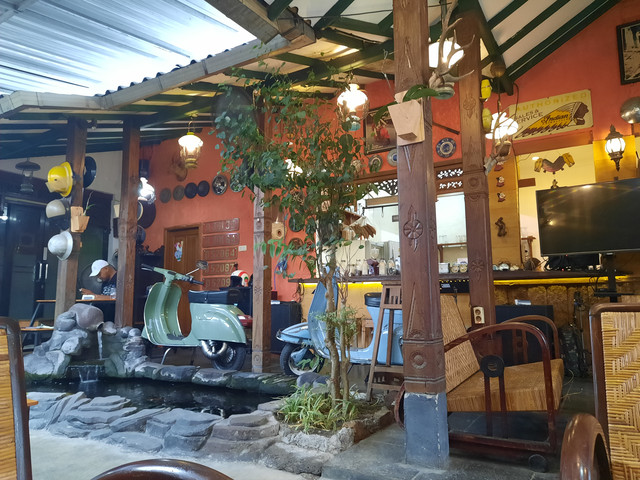 Grandfather Coffeeshop