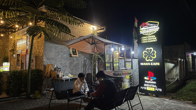 MAHA CAFE