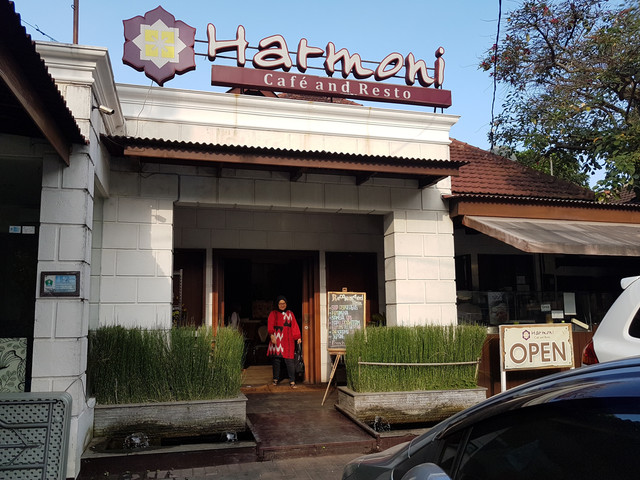 Harmoni Cafe & Resto