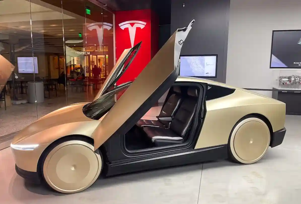 Pertumbuhan FSD dan Robotaxi Tesla Dorong Revolusi Software Otomotif Global