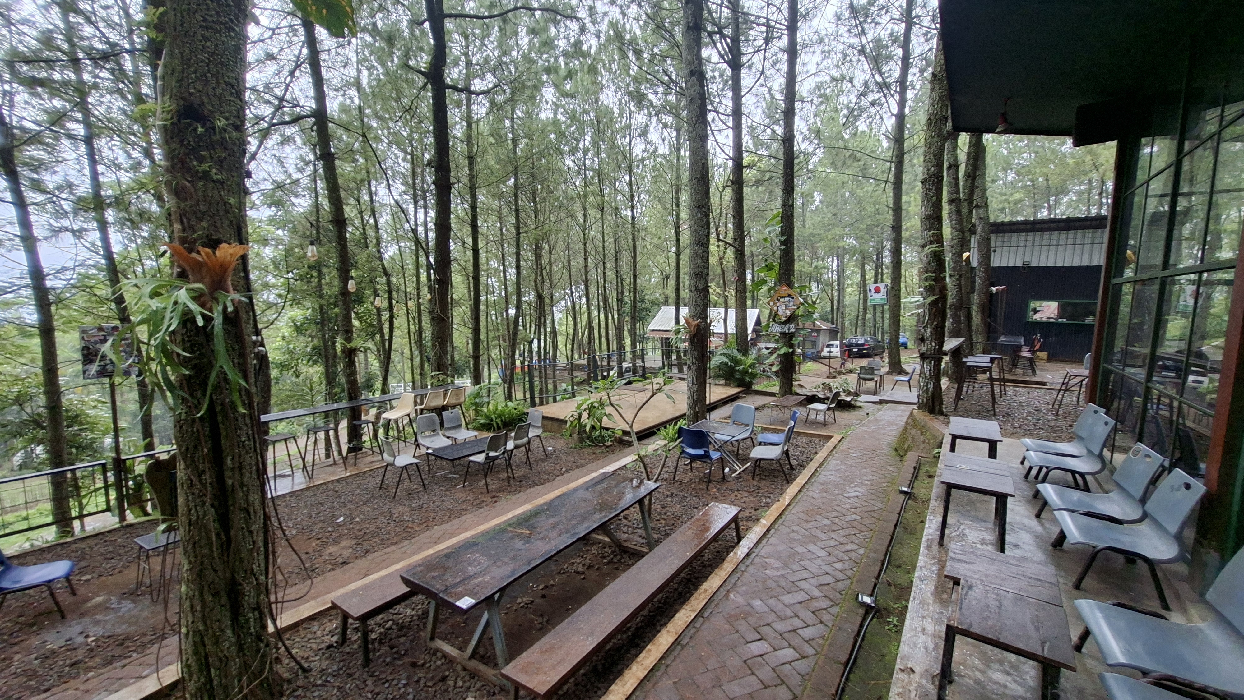 AREA BARAT CAFE