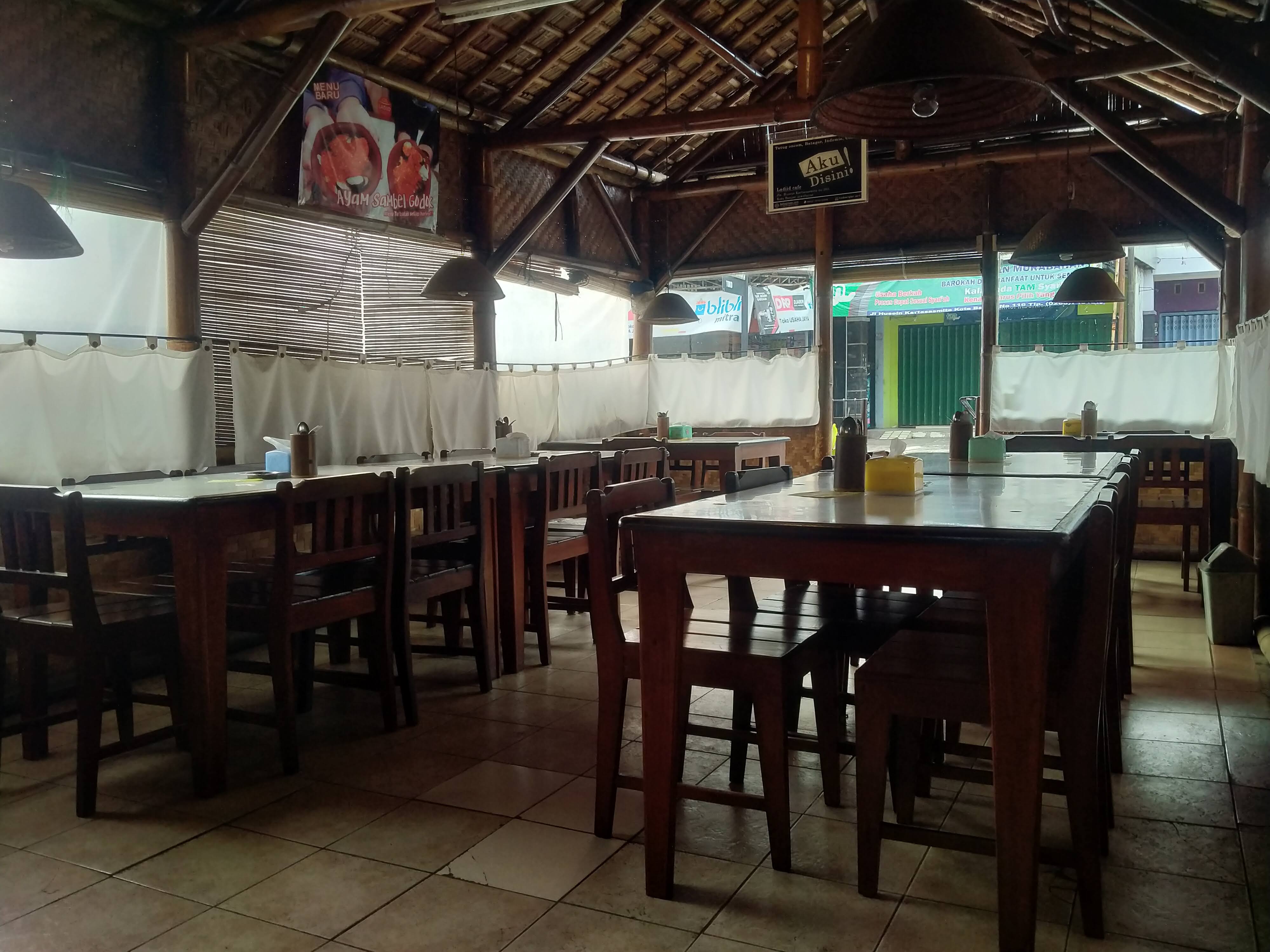 Ladiid cafe
