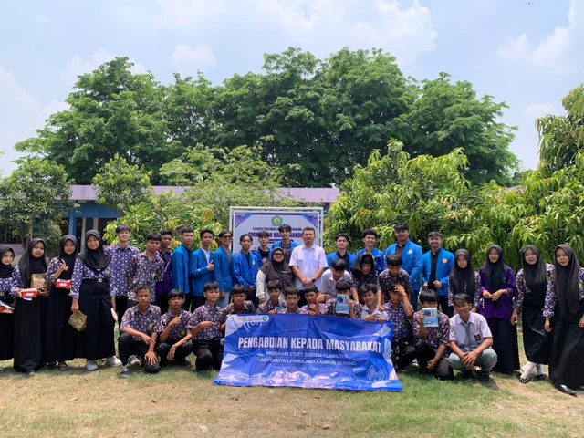 Mahasiswa Universitas Pamulang Kenalkan Inovasi Tempat Sampah Semi-Otomatis Berbasis Sensor Ultrasonik di SMK Islam Karya Mandiri