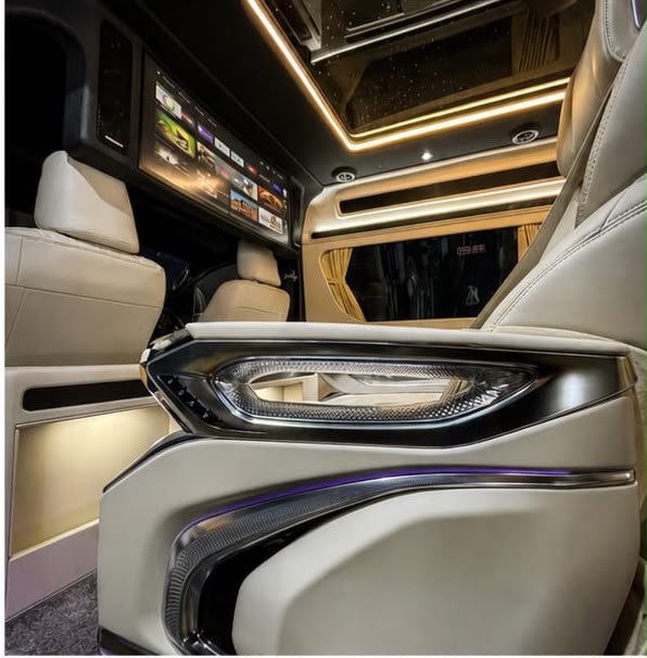 Hiace Premio Grand Luxury — 2