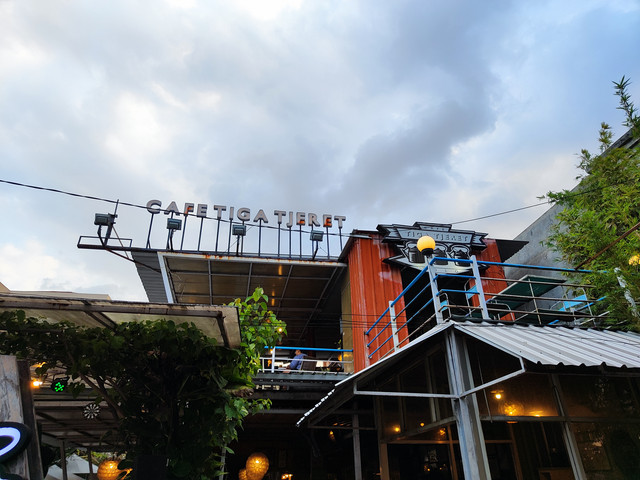 Cafe Tiga Ceret 