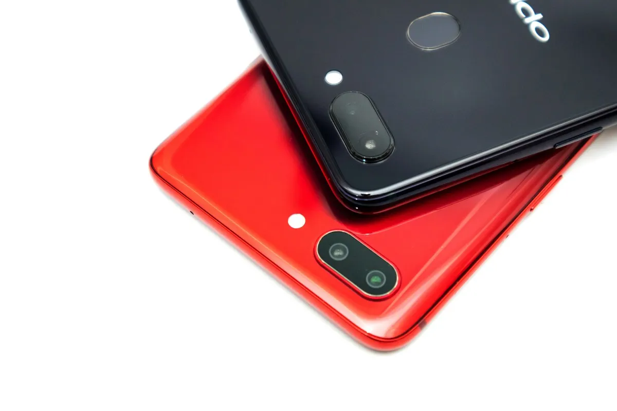Spesifikasi Oppo R15: Layar AMOLED 6.28 Inci & Helio P60
