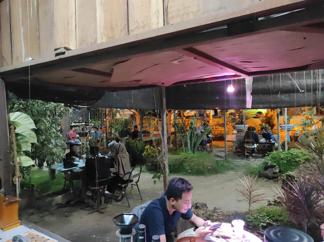 Saung kendi coffee and roastery