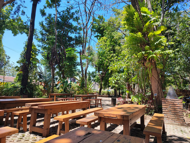 Forest Cafe (Angkringan Wedding Outdoor)