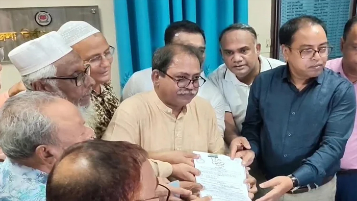 ঠাকুরগাঁও-১ উপনির্বাচনে মনোনয়নপত্র জমা দিলেন বিএনপির প্রার্থী মির্জা ফয়সল