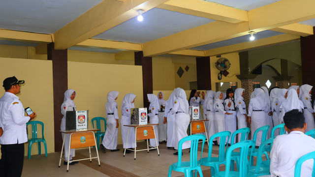 Proses Pencoblosan Surat Suara Pemilihan OSIS
