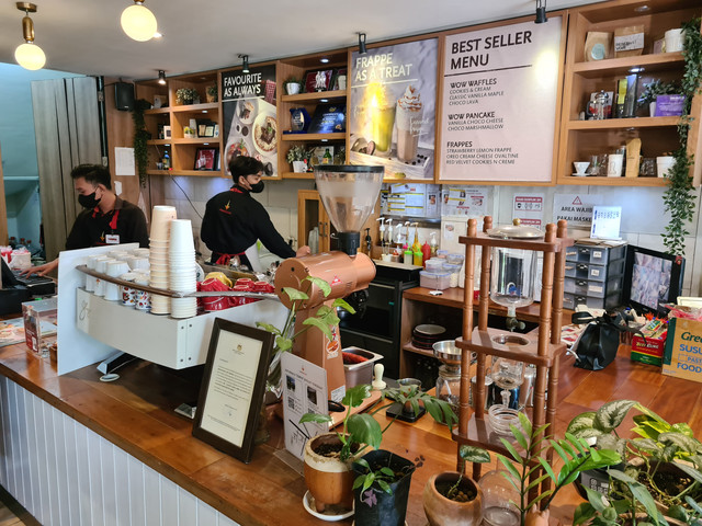 DeMandailing Cafe & Eatery