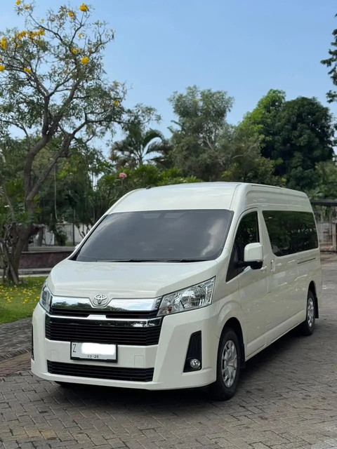 Hiace Premio Standard 14 Seat Luvion Group