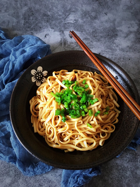 Scallion oil noodles