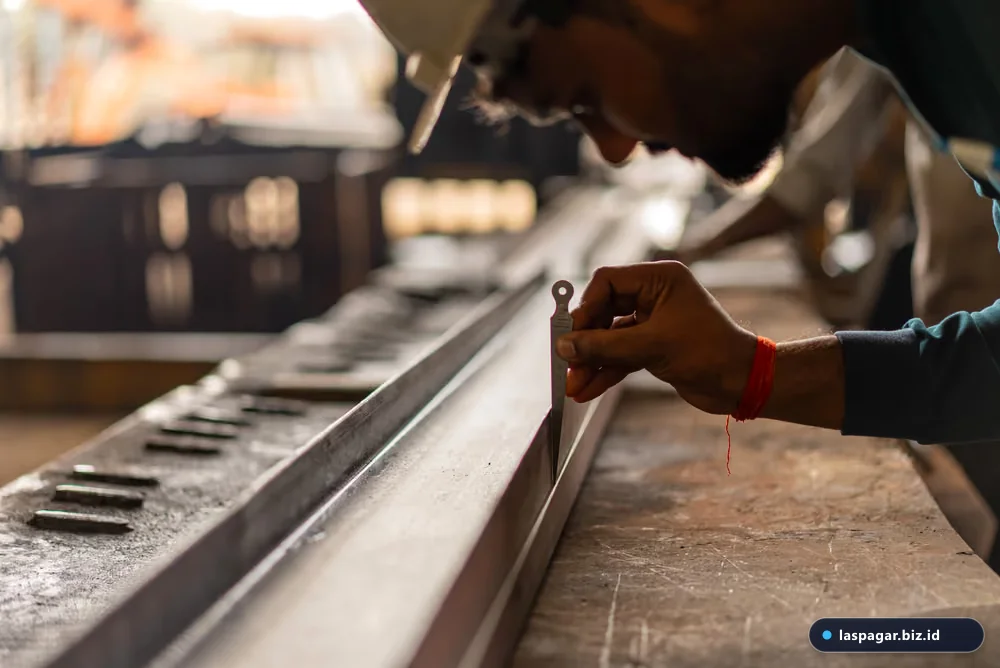 Proses fabrikasi bengkel las aluminium presisi tinggi