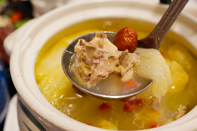 Stewed Chicken Soup with Bamboo Fungus