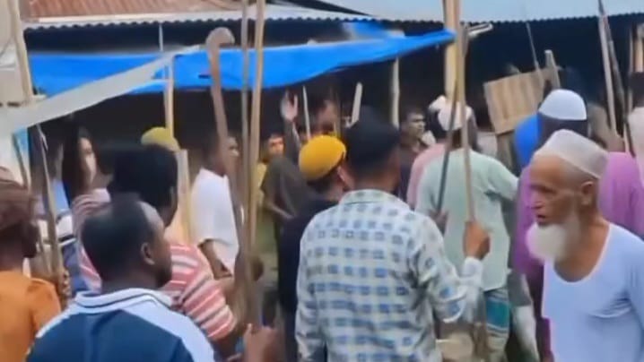 করিমগঞ্জে বরযাত্রীর গাড়ি আটকে মিষ্টি খাওয়ার টাকা চাওয়ায় সংঘর্ষ, আহত অর্ধশতাধিক