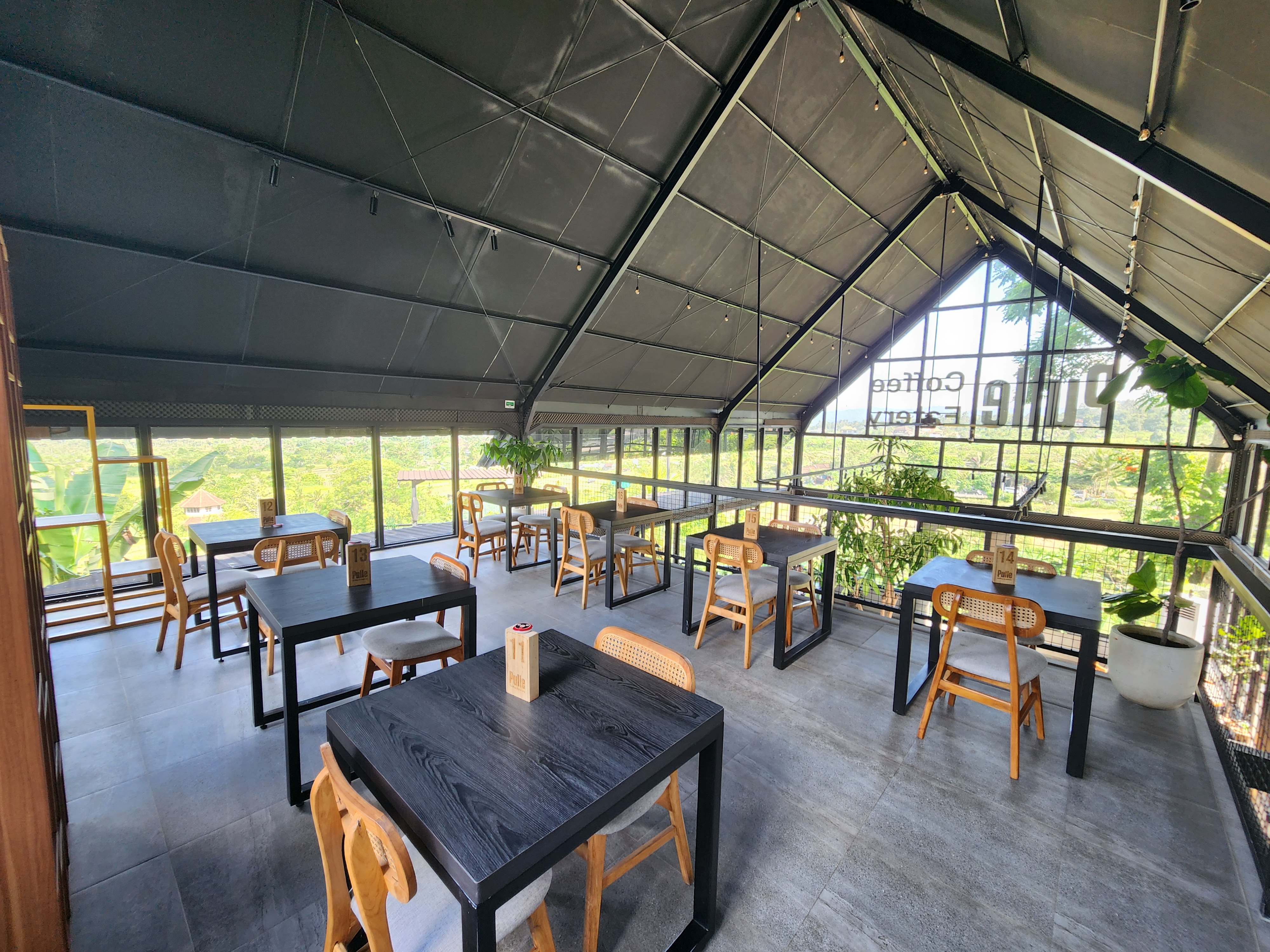 PULLE COFFEE & EATERY