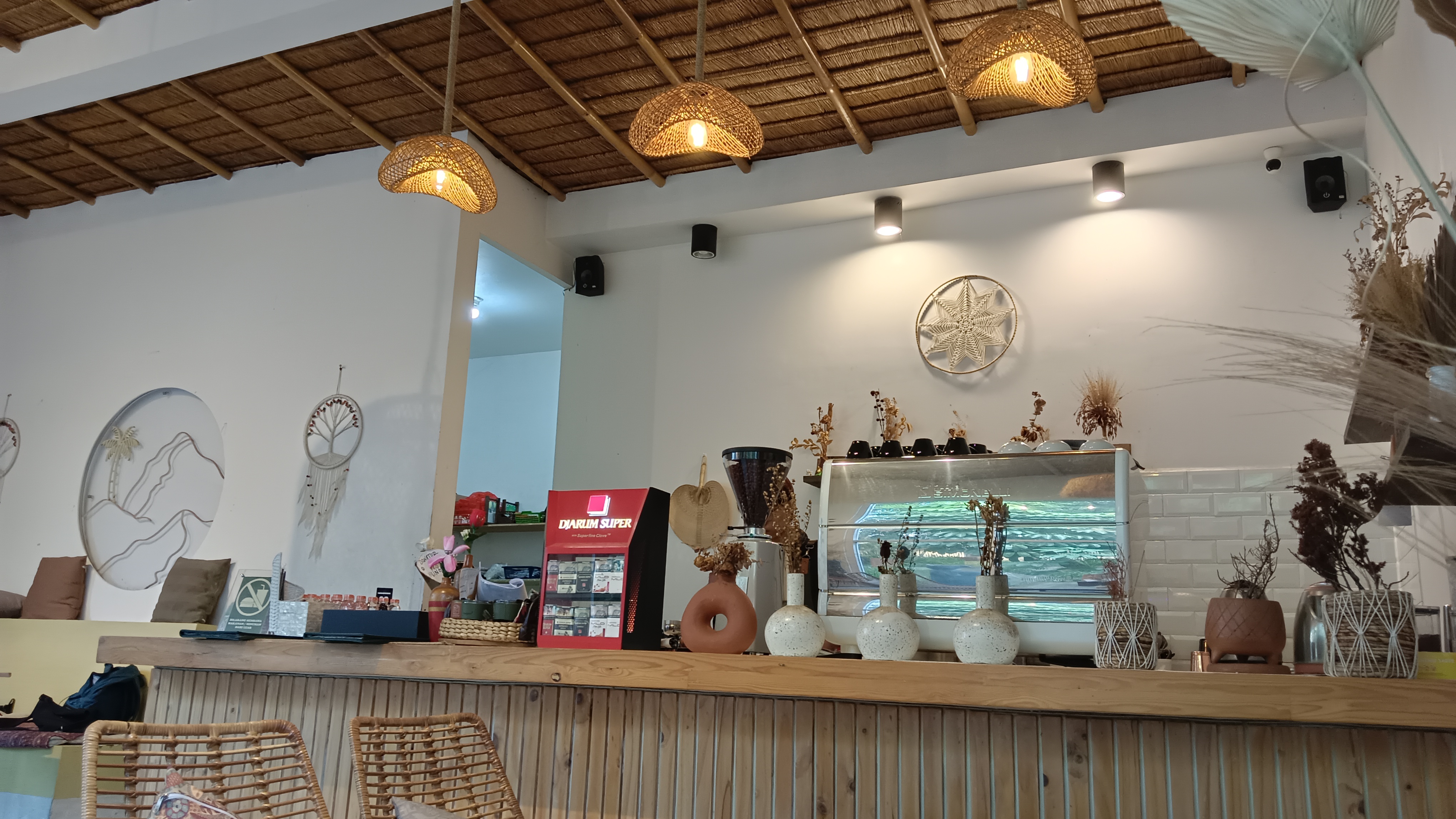 La Nuna Cafe & Resto