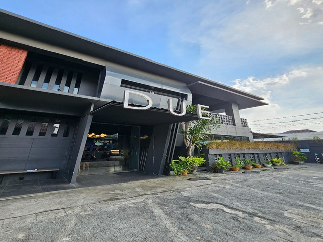 DUE Coffee and Kitchen
