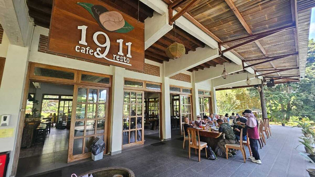 1911 Cafe & Resto