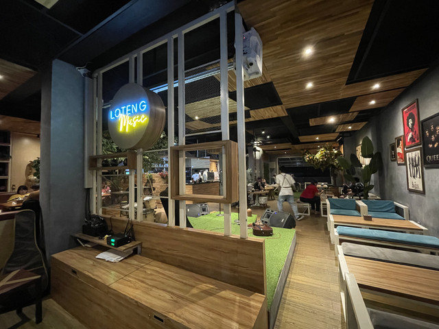 Loteng Cafe Modernland