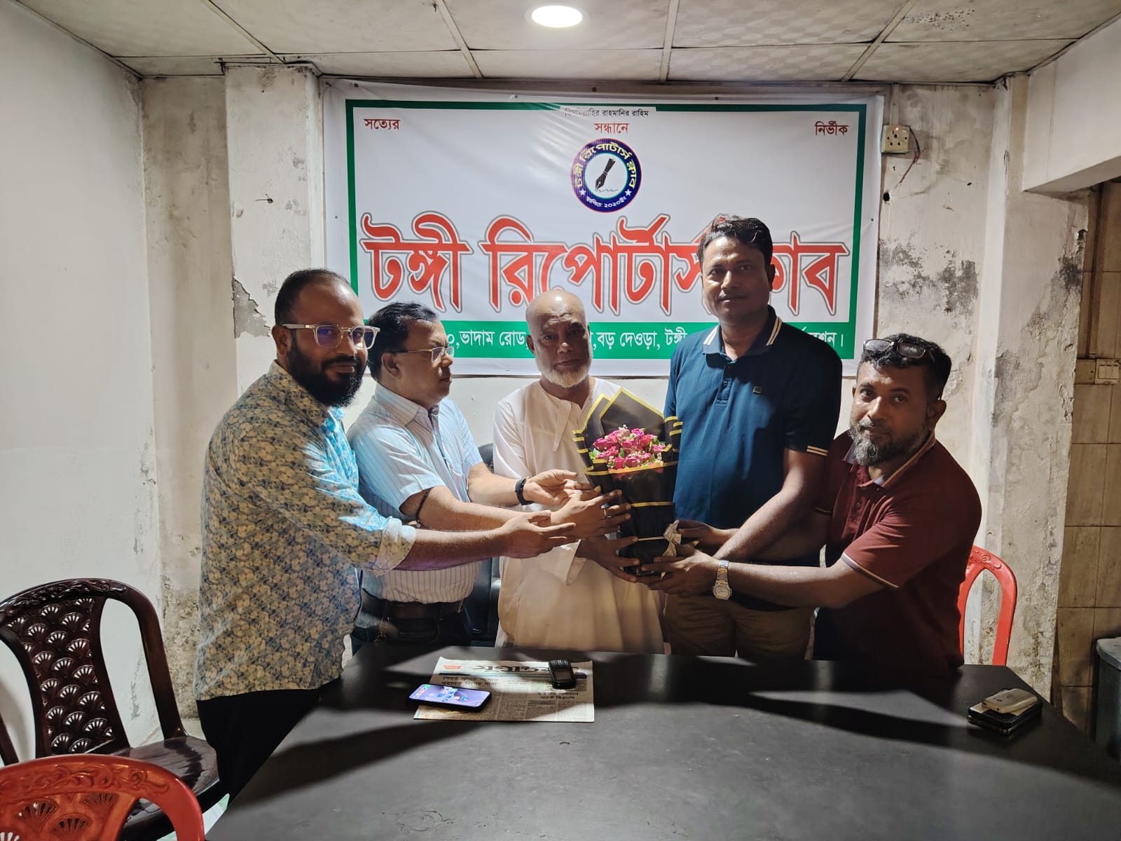 হজ পালন শেষে দেশে ফিরলেন পীরজাদা হাজী মো. নোয়াব আলী