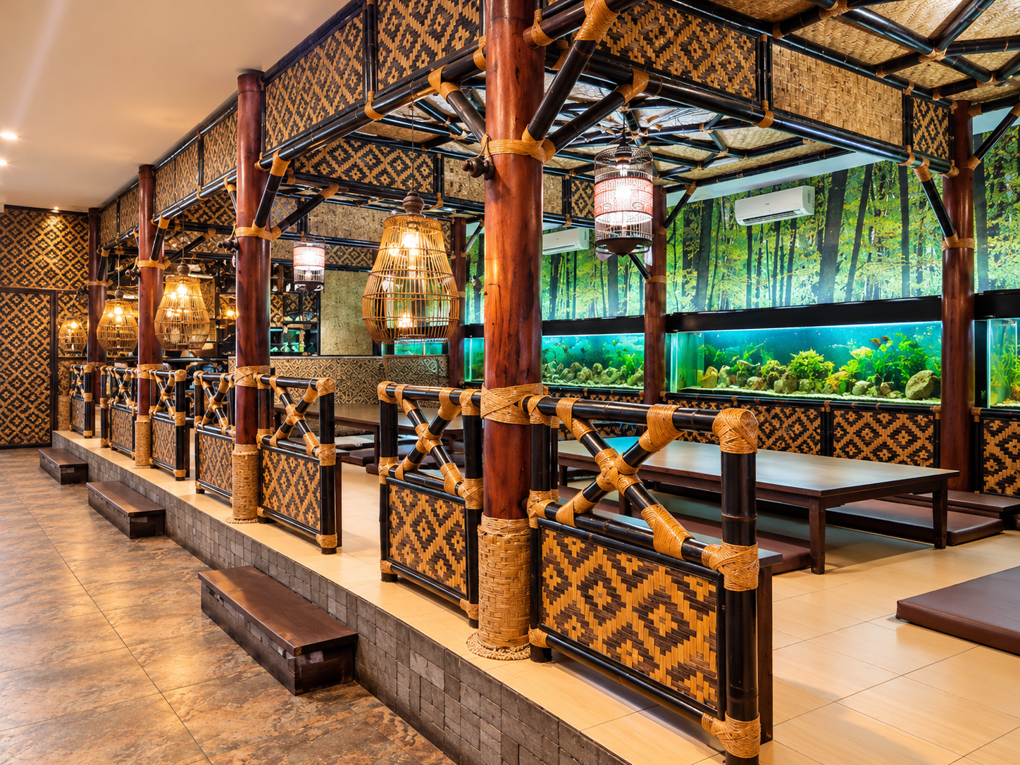 Lesehan Nyaman, Suasana Makin Akrab - Bamboo Lesehan & Aquarium Raja Sunda