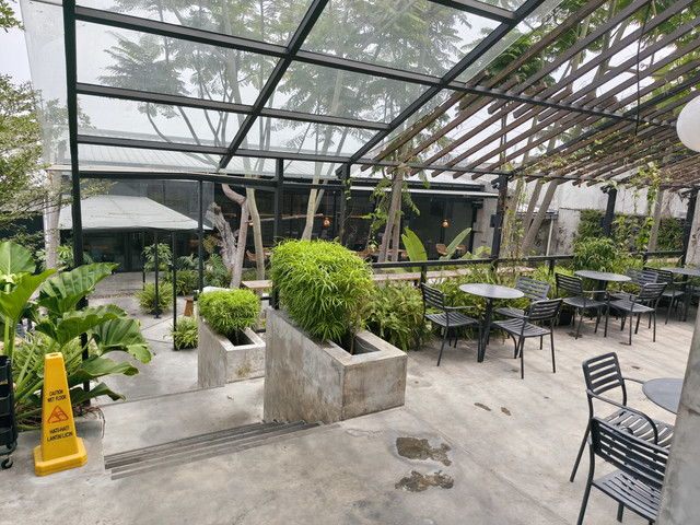 Almamater Coffee & Eatery Solo