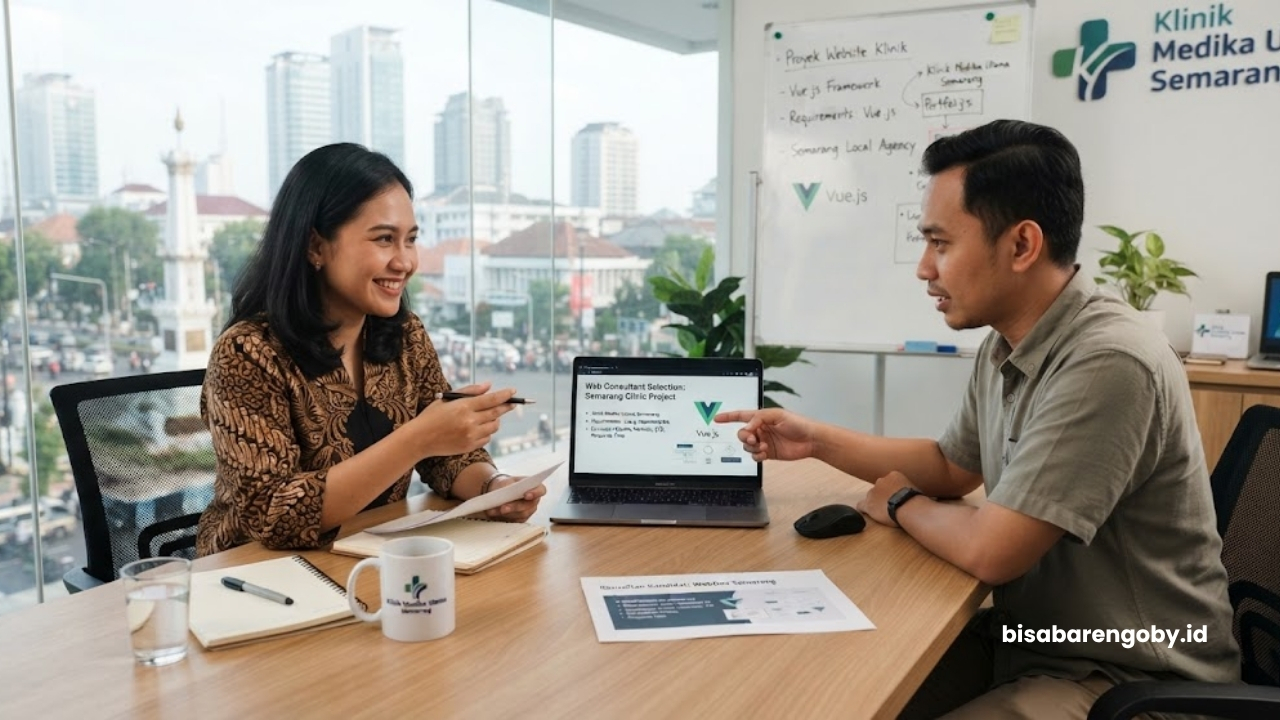 Manajer HRD berdiskusi dengan pakar IT saat mencari konsultan website klinik untuk perusahaan di Semarang berbasis Vue