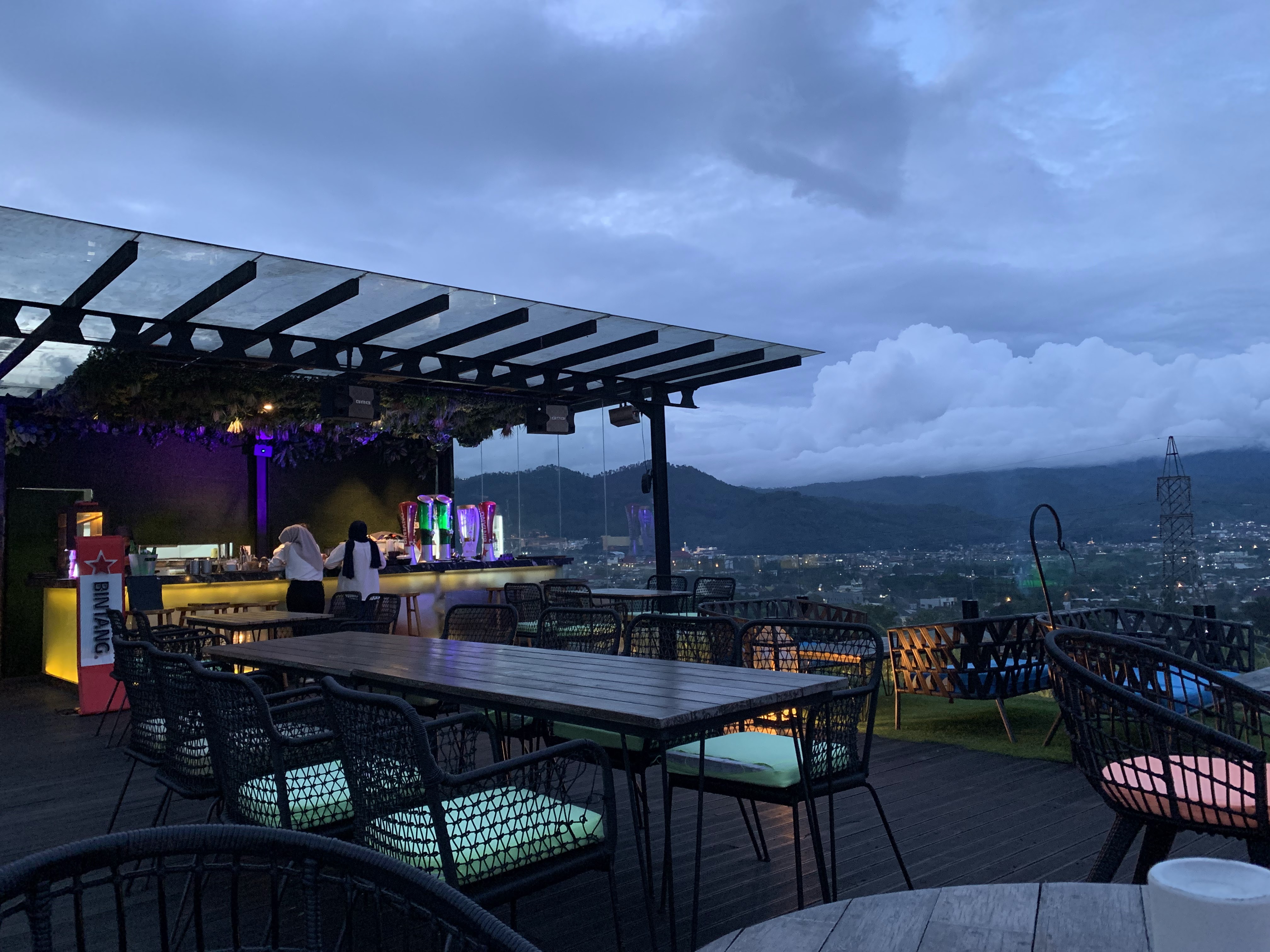 AWANG-AWANG Sky Lounge