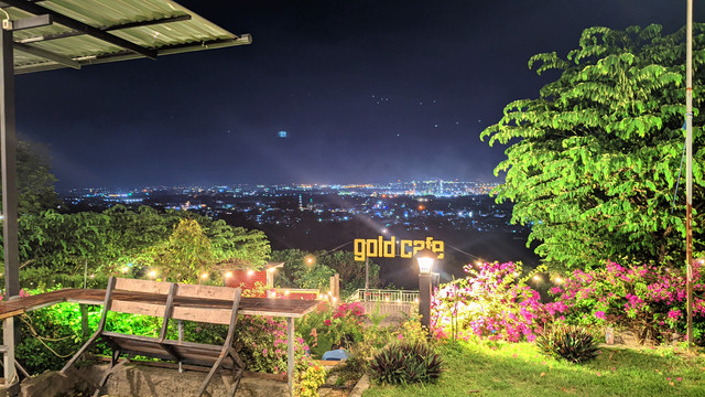 Gold Cafe Gresik