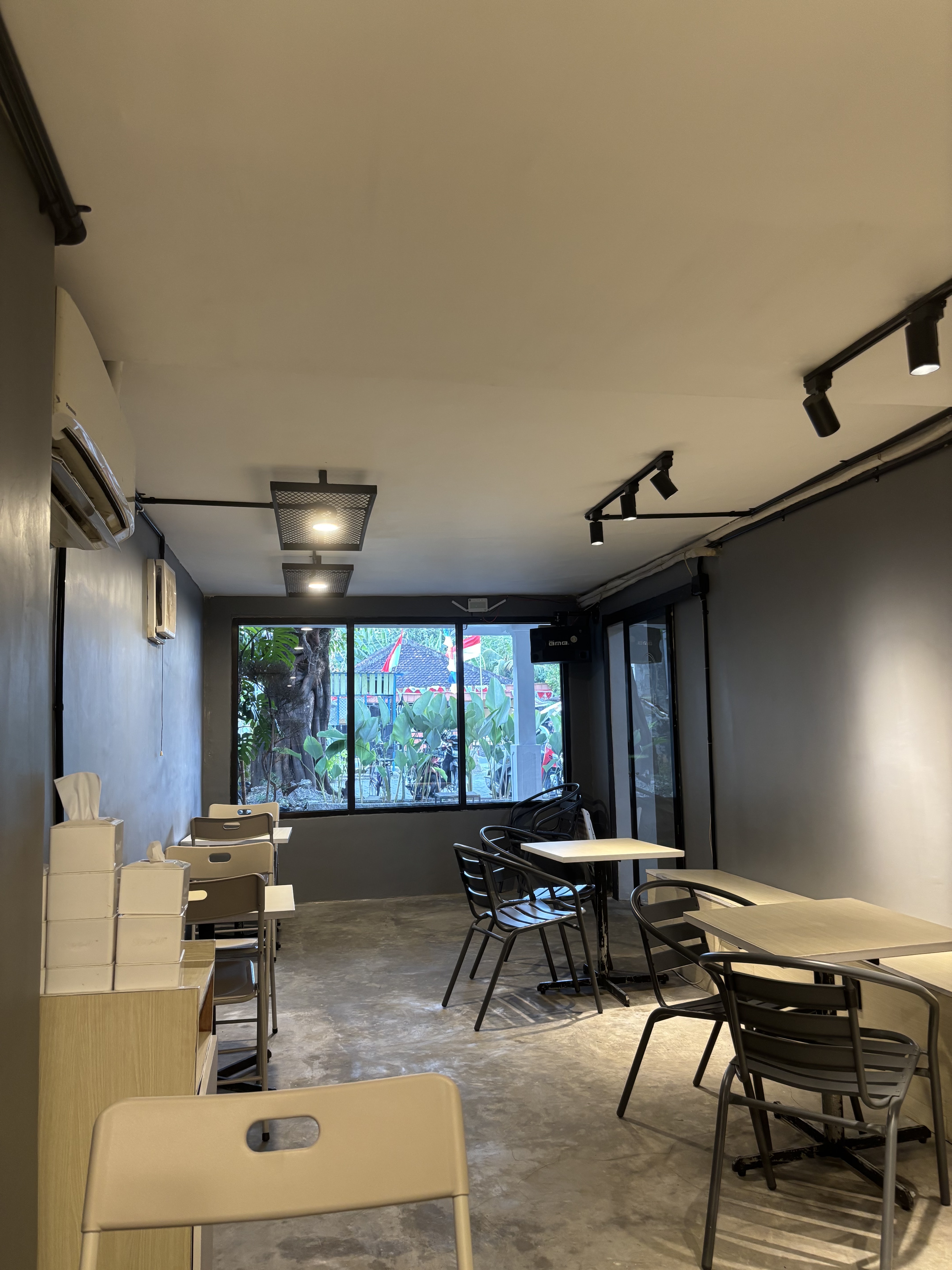 Eliseo Coffee and Mixtail
